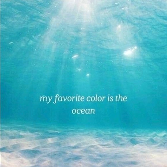 Hello! I’m Helen :) Like ♥️ this post to find my closet for future poshing! - Picture 4 of 13